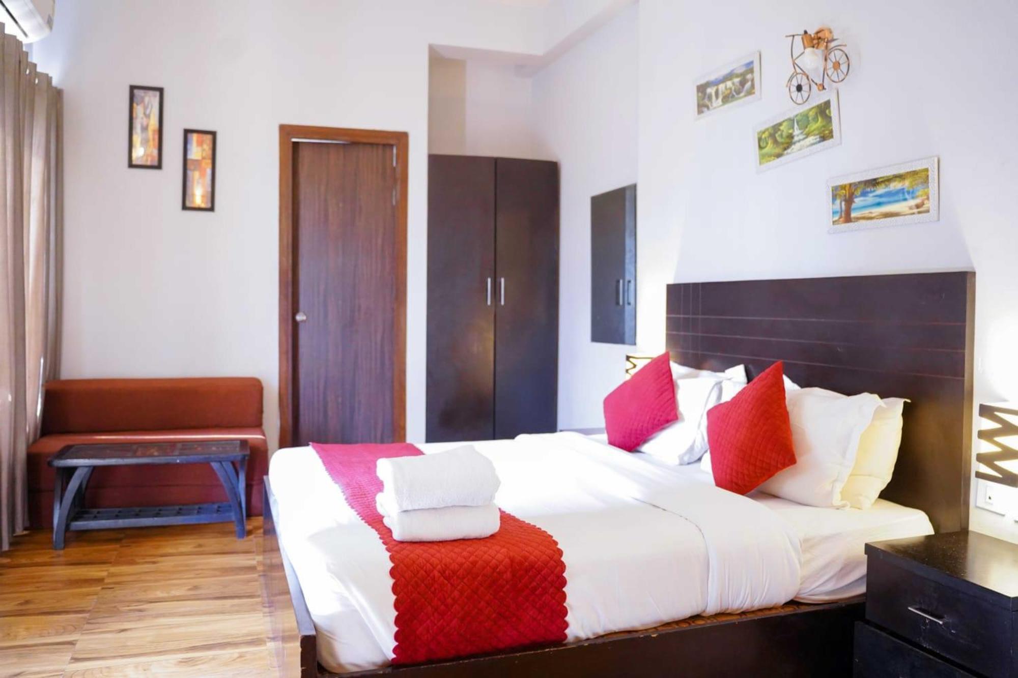 Vrindavan Dreams Hotel And Suites Buitenkant foto