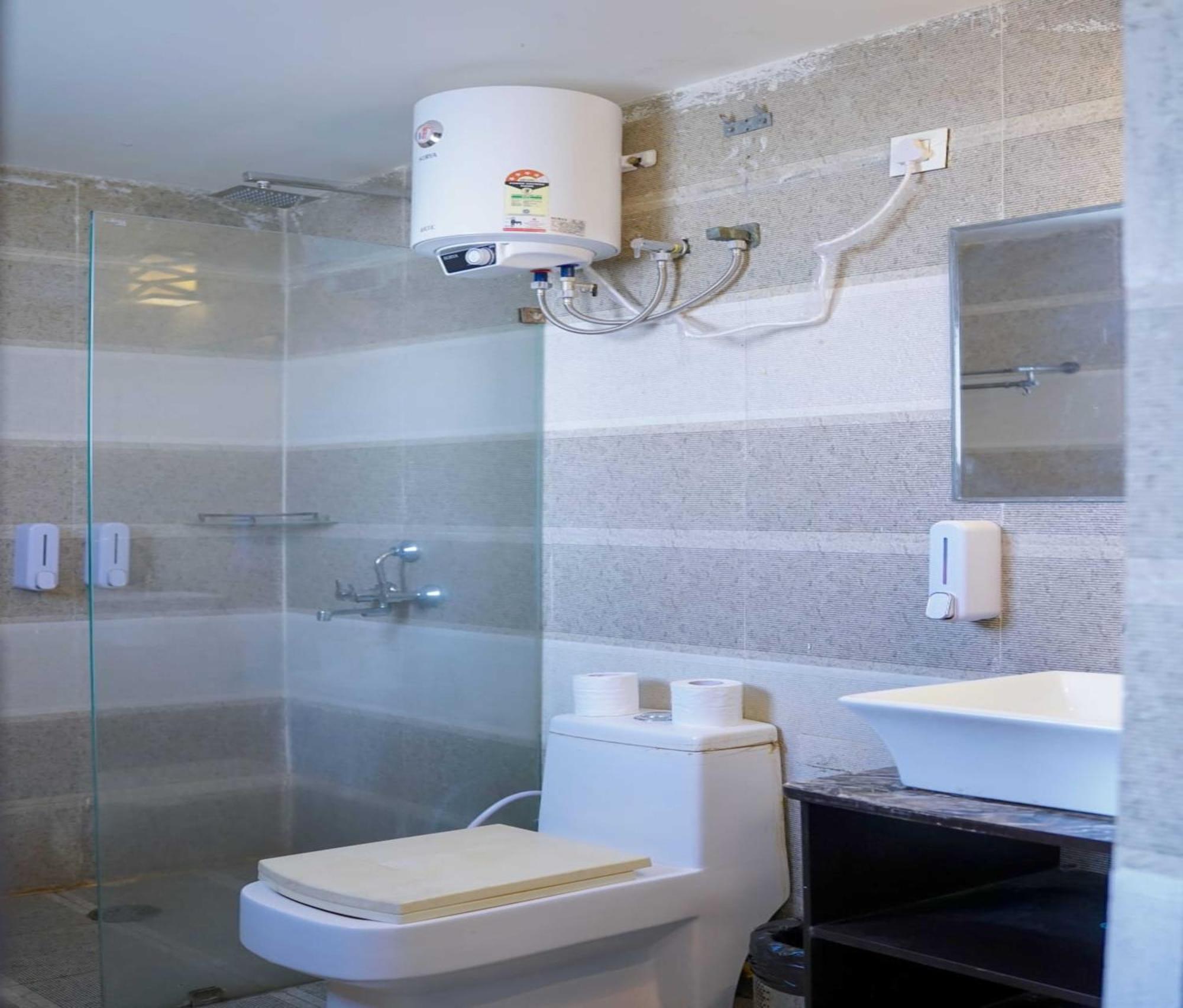 Vrindavan Dreams Hotel And Suites Buitenkant foto