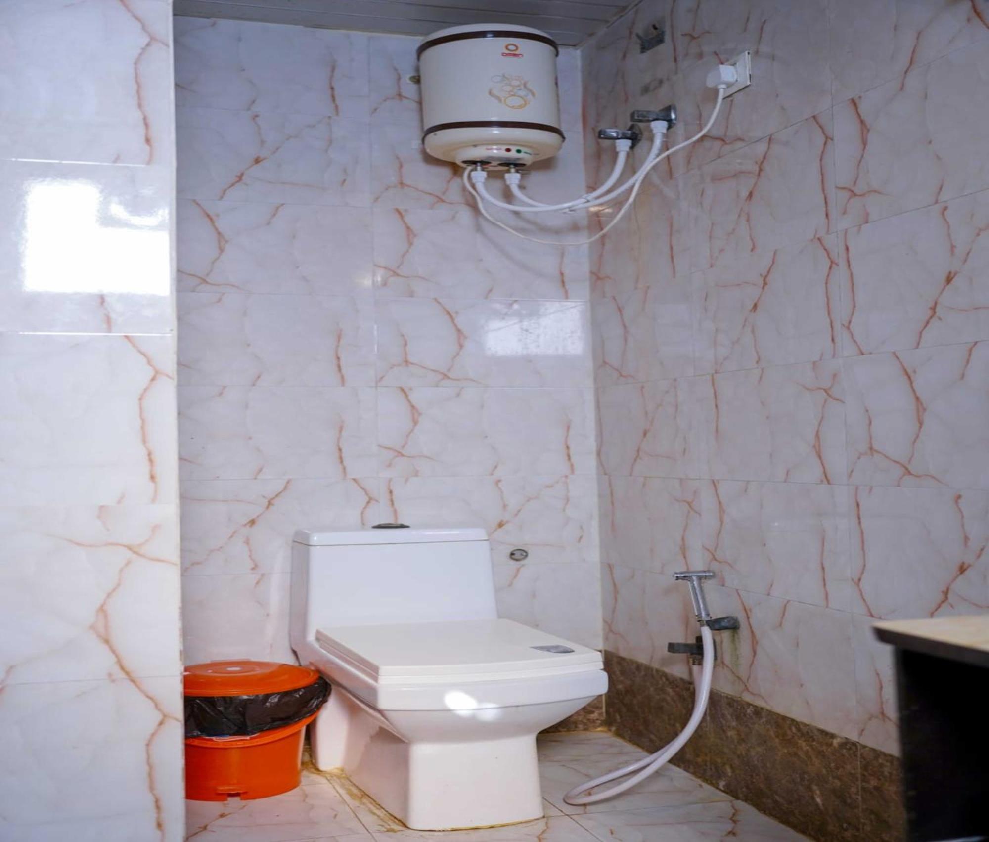 Vrindavan Dreams Hotel And Suites Buitenkant foto