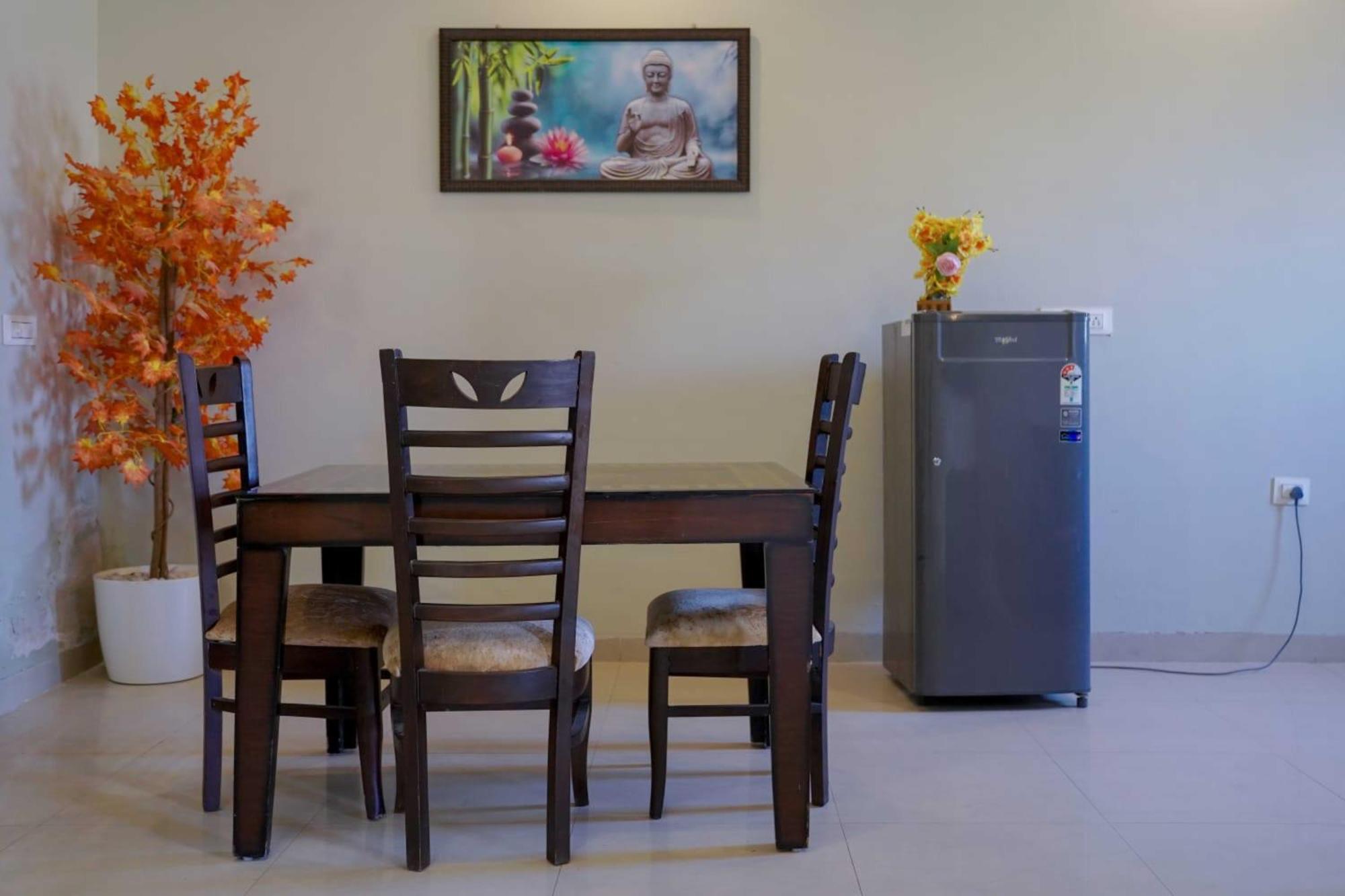 Vrindavan Dreams Hotel And Suites Buitenkant foto