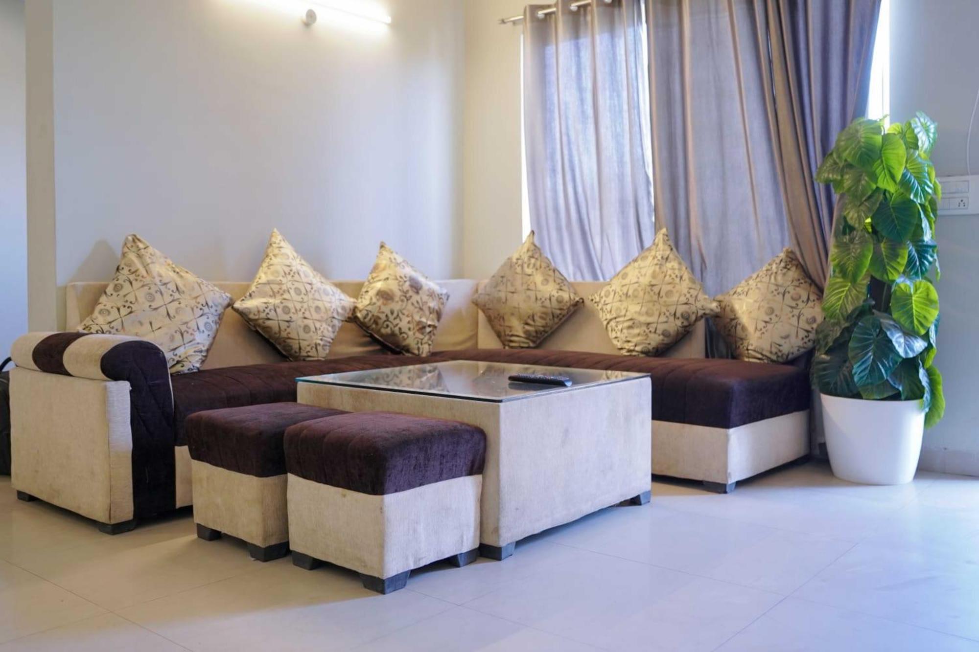 Vrindavan Dreams Hotel And Suites Buitenkant foto